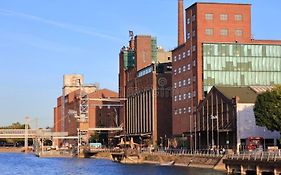 City Apartment Duisburg 2#Netflix &Wlan &Kingsize Bett & Kaffee Maschine & Central & 500M Innenhafen & 2 Min U Bahn